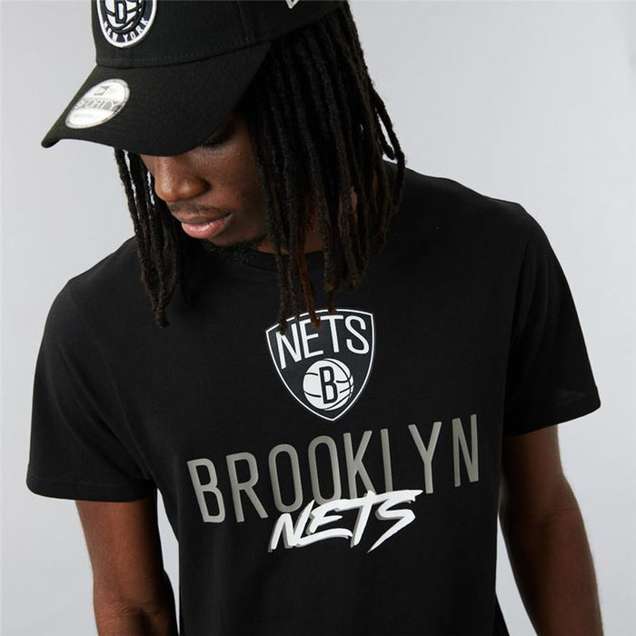 Herren Kurzarm-T-Shirt New Era Brooklyn Nets NBA Script Schwarz